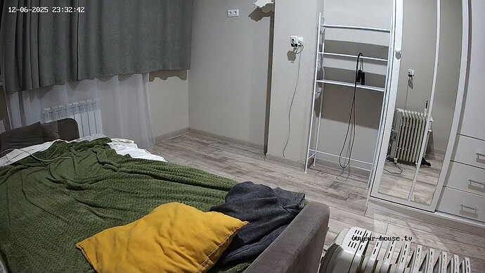 realm126-cam110-1765053203