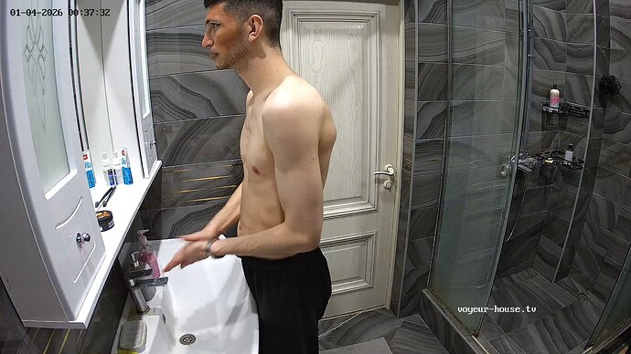 realm126-cam113-1767476950