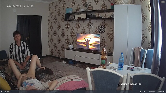 Ashampoo_Snap_samedi 10 juin 2023_9h17m17s_005_Cinderella & Isidor apartment with reallifecam cameras at Voyeur House TV - Google Chrome