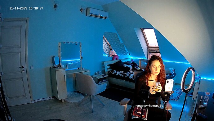 realm8-cam18-1762872749