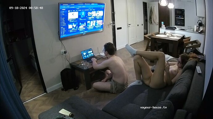 Ashampoo_Snap_mardi 17 septembre 2024_22h59m25s_009_Living room camera at Marianthi & Magni reallifecam apartment at Voyeur House TV (cam13) - Google Chrome