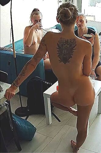 Camellia_250828_butt_livingroom_@_Camellia_Pyro_realm113_01