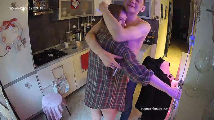 realm64-cam12-1766223657