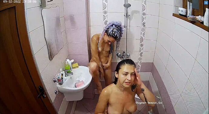 Sabrina_220912_Anna_shower_@_starlight_house_02