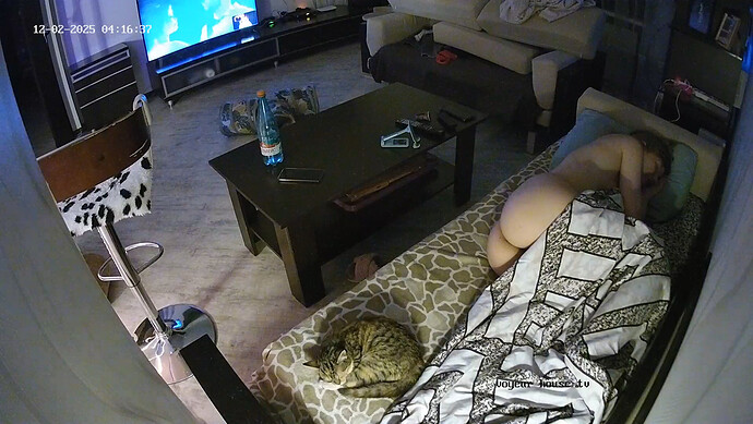 realm64-cam16-1764638237