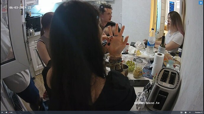 Ashampoo_Snap_lundi 3 juin 2024_20h41m32s_081_Kitchen camera at Camille reallifecam apartment at Voyeur House TV (cam12) - Google Chrome