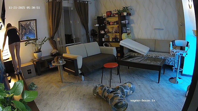 realm64-cam13-1763696112