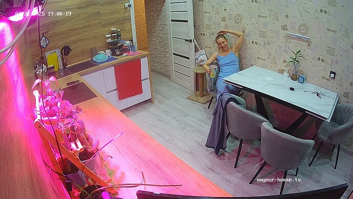 realm64-cam12-1740240056