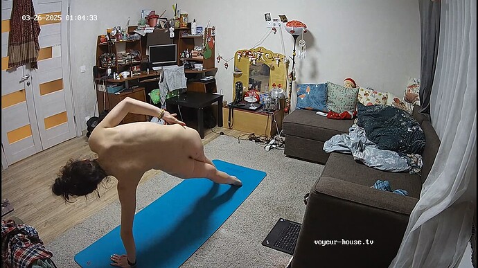 Ashampoo_Snap_mardi 25 mars 2025_23h4m58s_018_Living room camera at Camille reallifecam apartment at Voyeur House TV (cam15) - Google Chrome