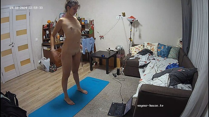 Ashampoo_Snap_mercredi 18 septembre 2024_22h0m9s_011_Living room camera at Camille reallifecam apartment at Voyeur House TV (cam15) - Google Chrome