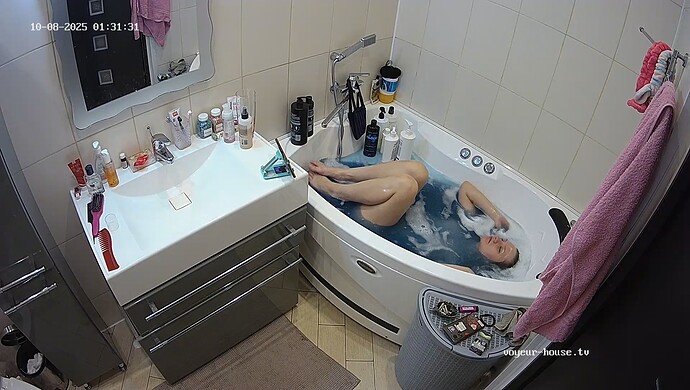 realm64-cam110-1759930052