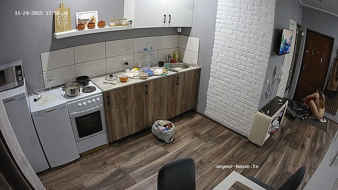 realm107-cam11-1764040047