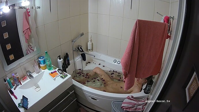 realm64-cam110-1764461593