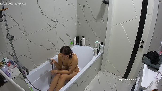 realm56-cam19-1764732082