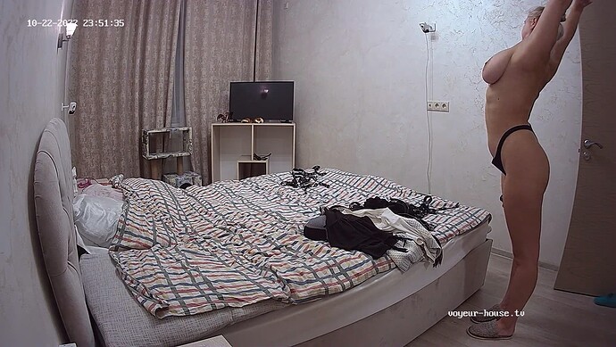 Carolyn_221022_@_Jirina_tryout_clothes_bedroom_stretch_realm48-cam15-1666518562