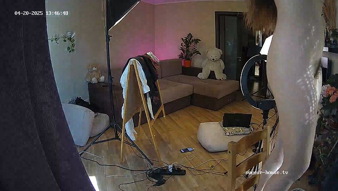 realm37-cam16-1745156681