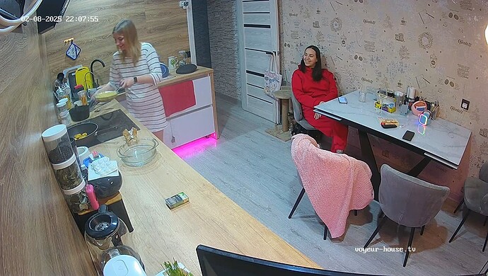 realm64-cam12-1739041909