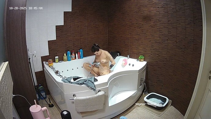 realm8-cam114-1761670692