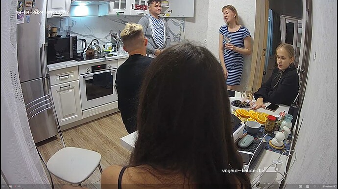 Ashampoo_Snap_jeudi 3 octobre 2024_23h18m27s_013_Kitchen camera at Camille reallifecam apartment at Voyeur House TV (cam12) - Google Chrome