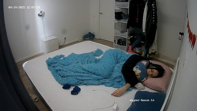 realm69-cam18-1744629875