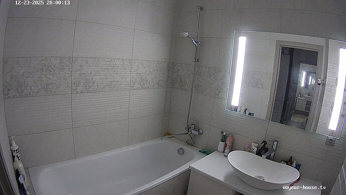 realm134-cam110-1766509258