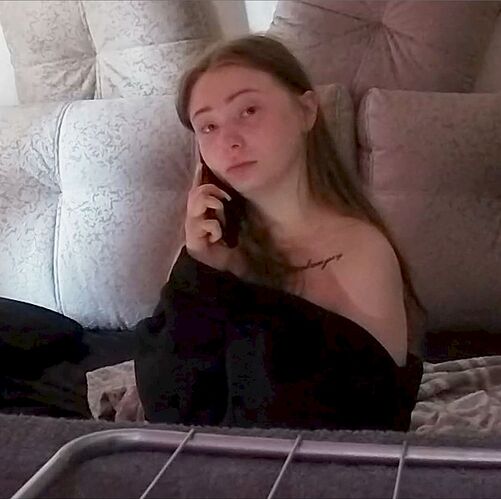 Evelyn_260508_portrait_guestroom_@_Henry_realm18_01