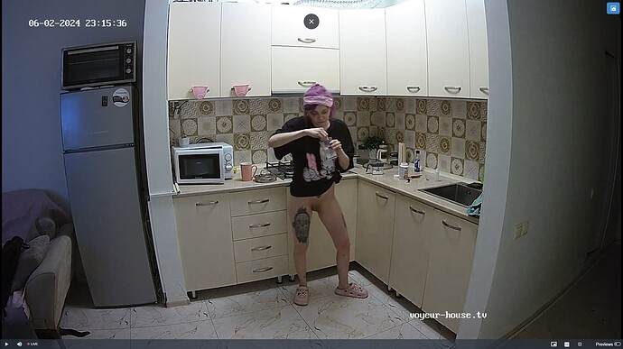 Ashampoo_Snap_dimanche 2 juin 2024_21h16m6s_027_Kitchen camera at Inira & Unuk reallifecam apartment at Voyeur House TV (cam12) - Google Chrome