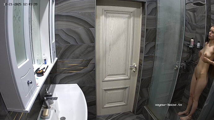 realm126-cam113-1766321721