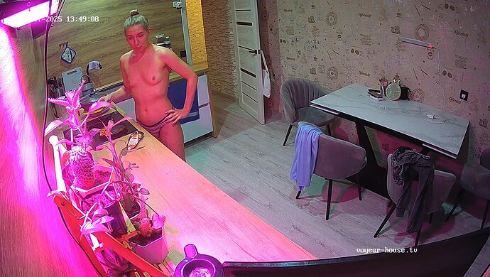 realm64-cam12-1744023028