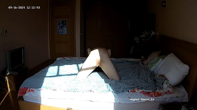 Ryry_240916_naked_exercise_bed_@_TRM_pussy_realm19-cam120-1726493446
