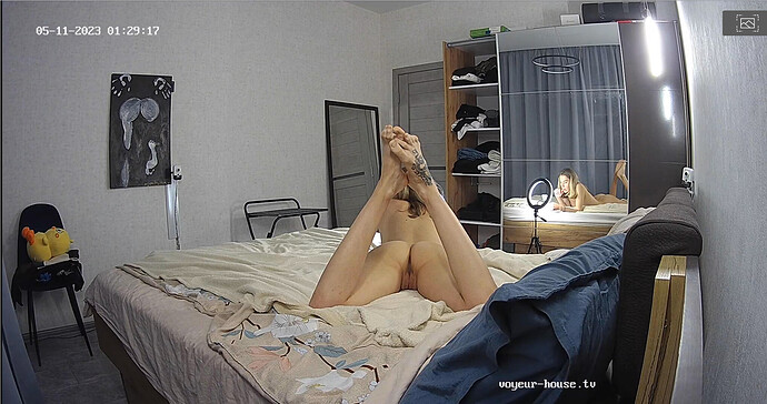 Screenshot 2023-05-10 at 21-21-54 Guest bedroom camera at Sophia Elon Claudia reallifecam apartment at Voyeur House TV (cam110)