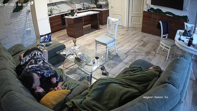 realm126-cam15-1765083974