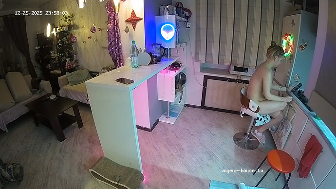 realm64-cam112-1766696315