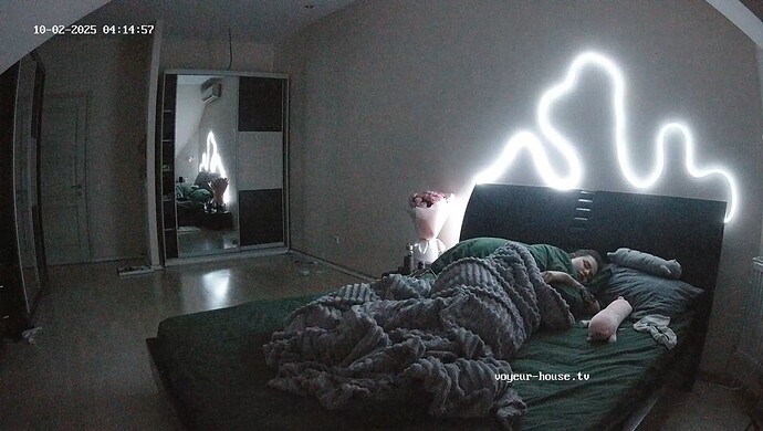 realm8-cam111-1759367746