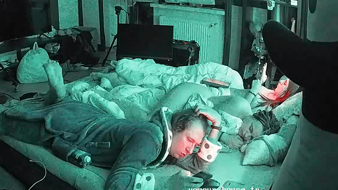 Screenshot 2023-08-13 at 22-04-56 Sophia & Elon camera at Sophia Elon Claudia reallifecam apartment at Voyeur House TV (cam16)