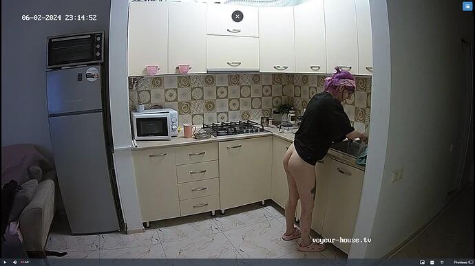 Ashampoo_Snap_dimanche 2 juin 2024_21h15m38s_026_Kitchen camera at Inira & Unuk reallifecam apartment at Voyeur House TV (cam12) - Google Chrome