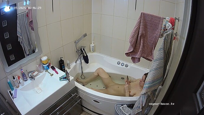 realm64-cam110-1765829720