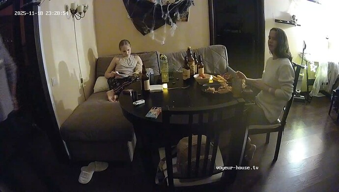 realm7-cam15-1763497779