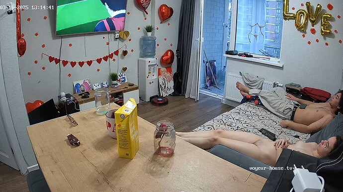 Ashampoo_Snap_dimanche 16 mars 2025_16h15m19s_005_Living room camera at Raslan & Ballerina reallifecam apartment at Voyeur House TV (cam13) - Google Chrome