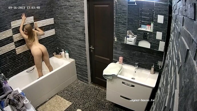 realm25-cam111-1694861051