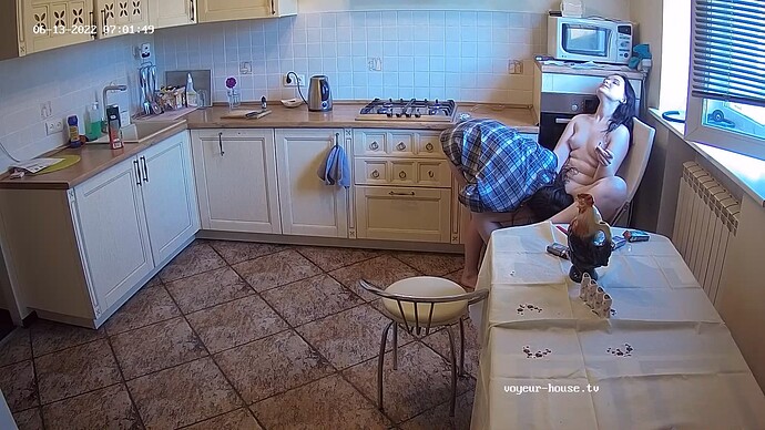 Indira_visit_Victoria1_220613_Indira_naked_kitchen_Victoria_eatout_realm48-cam12-1656209942