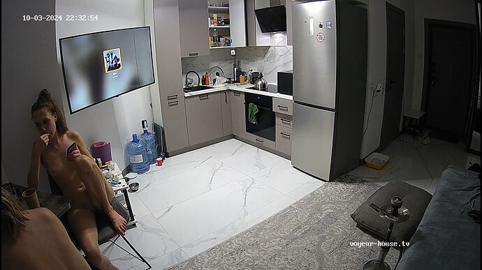 Ashampoo_Snap_jeudi 3 octobre 2024_21h33m32s_003_Kitchen camera at Andreza reallifecam apartment at Voyeur House TV (cam11) - Google Chrome