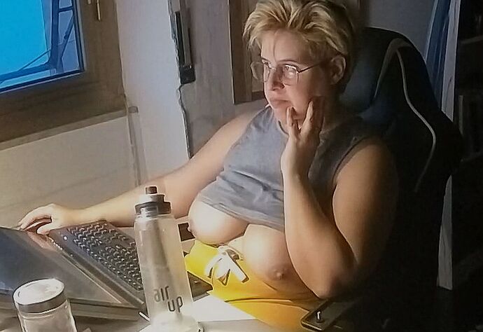 Marla_250804_nipples_workroom_@Hector&_Marla_realm30_01