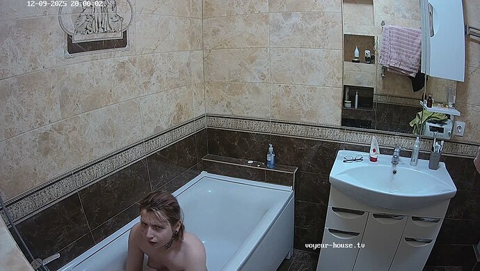 realm128-cam19-1765357608