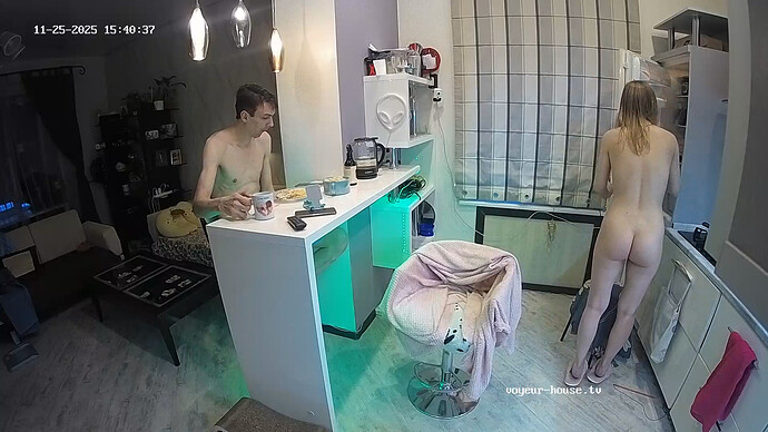 realm64-cam112-1764076085