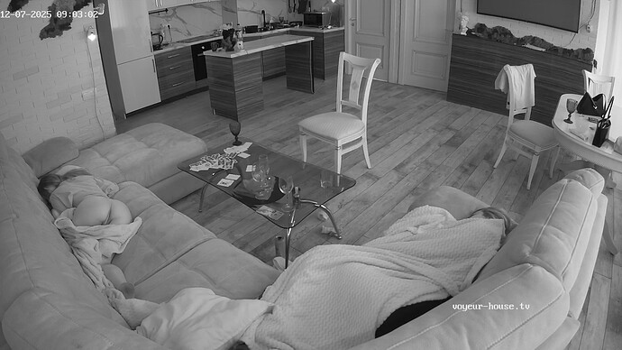 realm126-cam15-1765087420