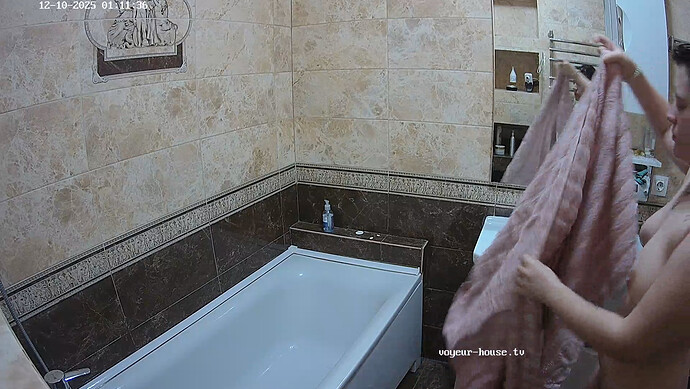 realm128-cam19-1765357284