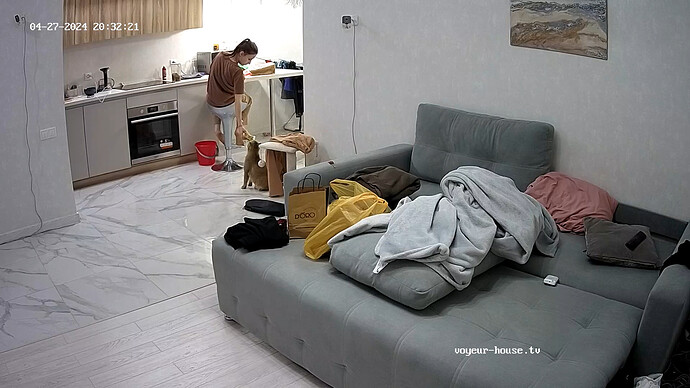 Helli shares with Busya