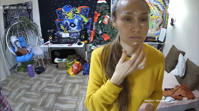 Ashampoo_Snap_dimanche 4 janvier 2026_17h55m54s_008_Living room camera at Sheva reallifecam apartment at Voyeur House TV (cam14) - Google Chrome