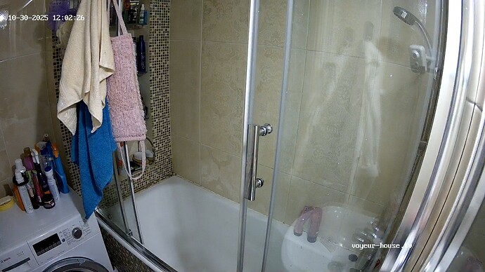 realm122-cam111-1761838801